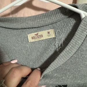 Hollister crew neck. Comfy.